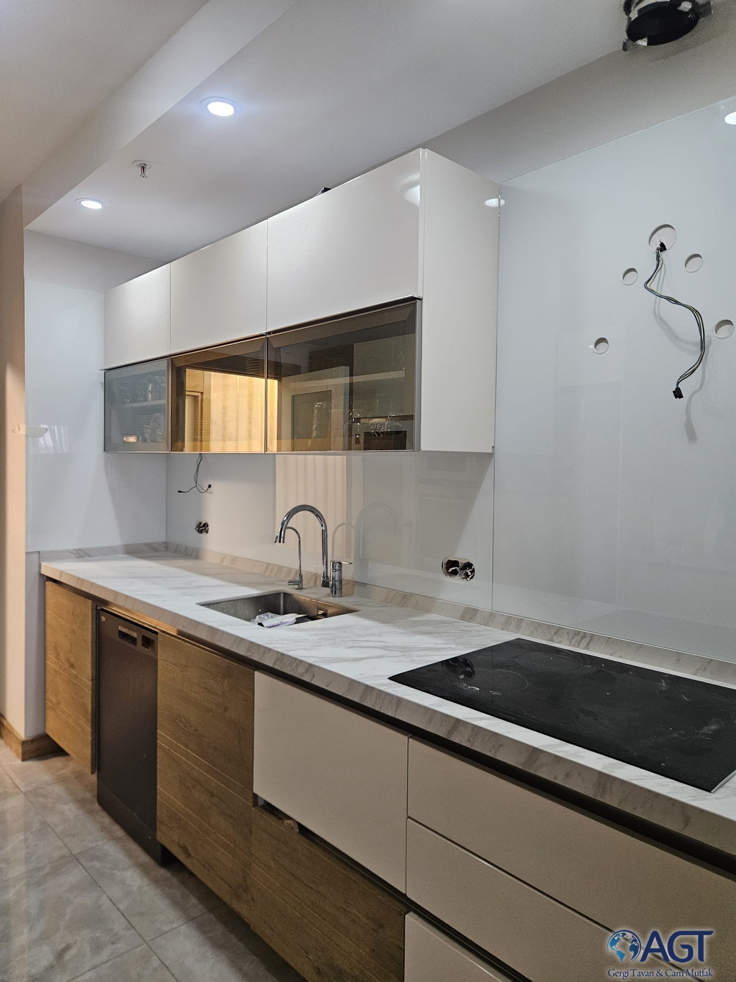 2026 Beyaz Tezgah Arası Cam Modelleri