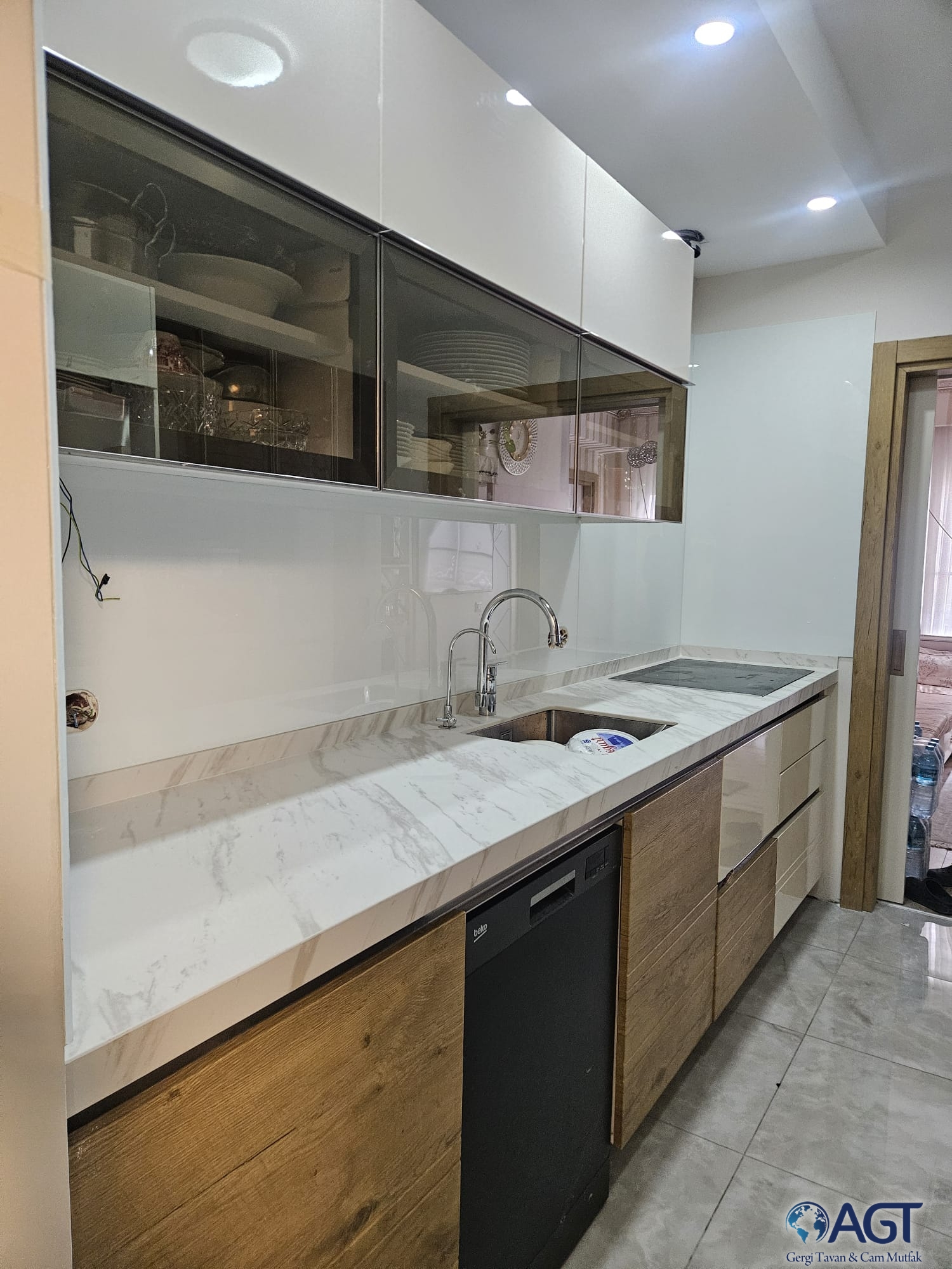 2026 Beyaz Tezgah Arası Cam Modelleri